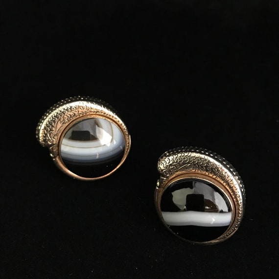Gold with black & white agate dolphin cuff links/… - image 1