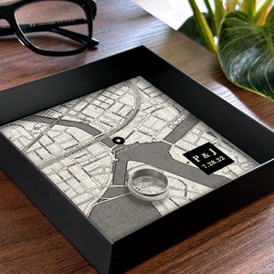 Individuelle Karte zum 4-jährigen Jubiläum, Catchall-Tablett, Geschenk für Sie oder Ihn, Leinen-Jubiläumsgeschenke, Schmuck-Ringschale mit Karte Ihres besonderen Standorts