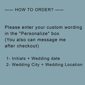 Puede incluir: C&oacute;mo pedir un cartel de boda personalizado. Introduce tu texto personalizado en el cuadro "Personalizar". Tambi&eacute;n puedes enviar un mensaje al vendedor despu&eacute;s de realizar el pedido. Se ofrecen dos opciones: 1. Iniciales + Fecha de la boda, 2. Ciudad de la boda + Lugar de la boda.