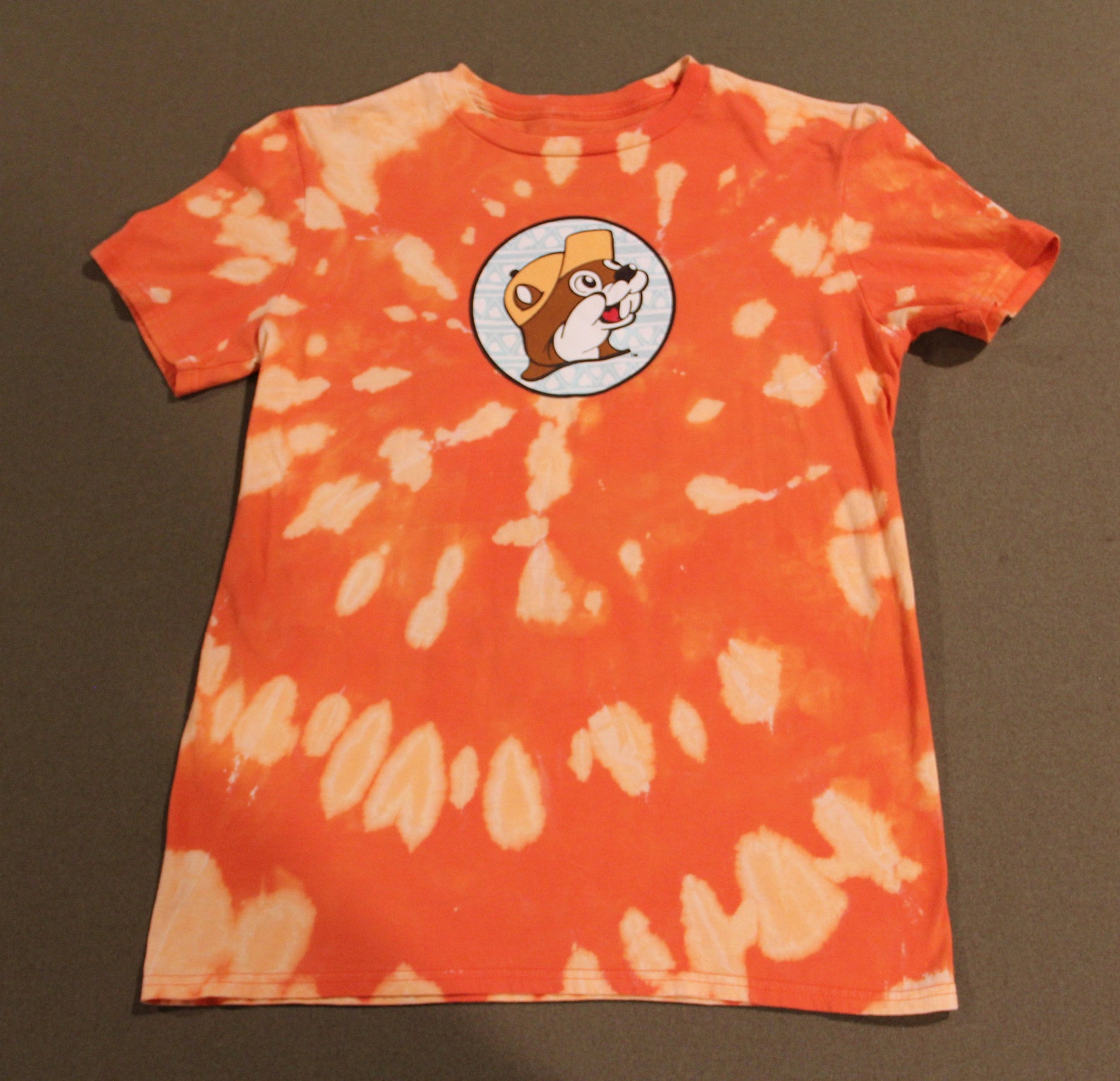 buc ee's tie dye sweatshirt