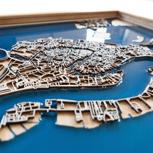 Mapa de madera de Venecia / Madera y resina epoxi