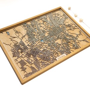 Mapa de Almaty / Madera y Epoxi