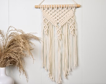 Macrame Wall hanging, Small macrame wall hanging, Gift, Housewarming