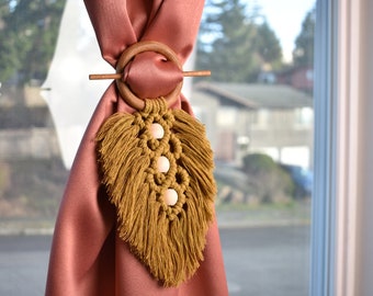 Macrame Curtain Tiebacks, Set of 2 Curtain Holdbacks, Window Treatment, Wood bead curtain tiebacks, Leaf Curtain Tieback, Handmade
