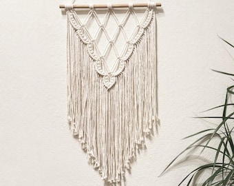 White Wall Hanging, Medium Minimalist Wall Tapestry, Leaves Wall Hanging, Hanging Art, Simple Macrame Wall Art, Room Decor, Handmade Gift