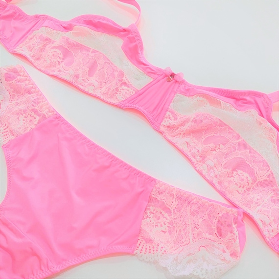 XDress Pink Lace Sissy Bra for Men (Small) at  Men's