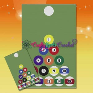 Puede incluir: Un fondo verde presenta un diseño de ganchillo de bolas de billar, numeradas del 1 al 15, dispuestas en un triángulo. Una versión más pequeña del diseño se muestra en una tarjeta separada. El texto "Crafty Nerds Crochet" es visible.