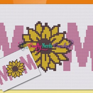 Op de afbeelding: Een kruissteekpatroon met het woord "MOM" in roze met een gele zonnebloem in het midden.