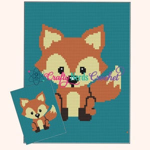 Puede incluir: Un patrón de crochet para un lindo zorro naranja con ojos negros y vientre blanco. El zorro está sentado sobre un fondo azul verdoso.