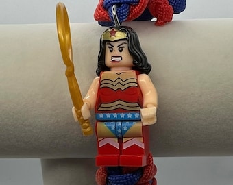 Wonderwoman Verstellbares Paracord Lego Figur Armband Einzigartiges Geschenk, Superhelden Zubehör