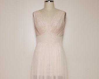 1950-1960's Nightgown || Pink Nylon Chiffon || Size: 38 (L)