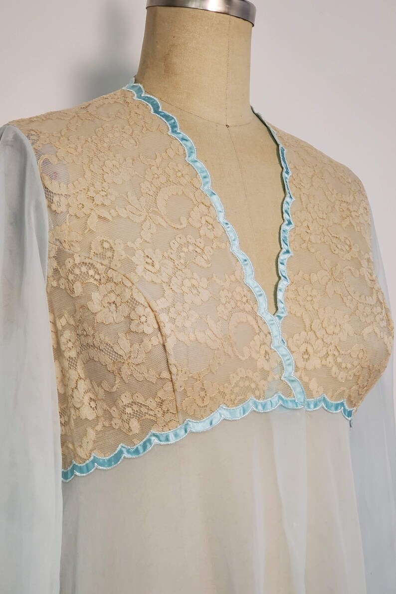 1970's Shadowline || Nylon Pegnoir Robe || Size: Small image 8