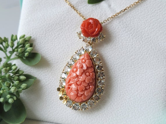 Gold on sale coral pendant