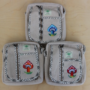 Sac en coton beige champignon/petit sac de voyage/sac pour passeport, bandoulière, végétalien, fait main, léger, durable, respectueux de l'environnement, fabriqué au Népal