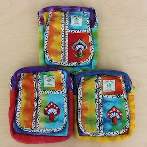 Sac tie-dye en coton champignon/petit sac de voyage/sac pour passeport, bandoulière, végétalien, fait main, léger, durable, respectueux de l'environnement, fabriqué au Népal