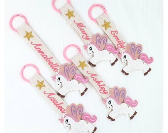 Etiqueta de nombre con bordado de unicornio