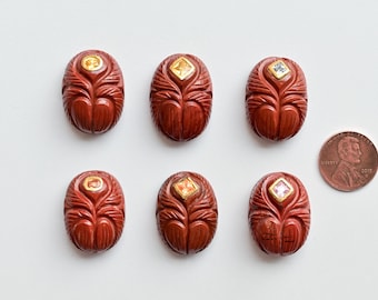 24K massief gouden rode jaspis gesneden scarabee met natuurlijke multi-saffier inlegwerk handgemaakte edelsteenhanger voor Halloween | Doe-het-zelf