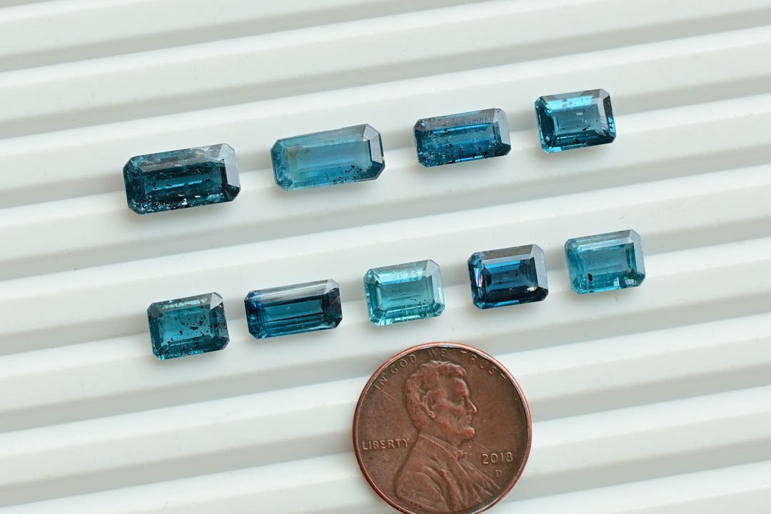 RARE !! KYANITE BLEUE DU NEPAL : 7 mm x 4.8 mm ★★ p447.129t