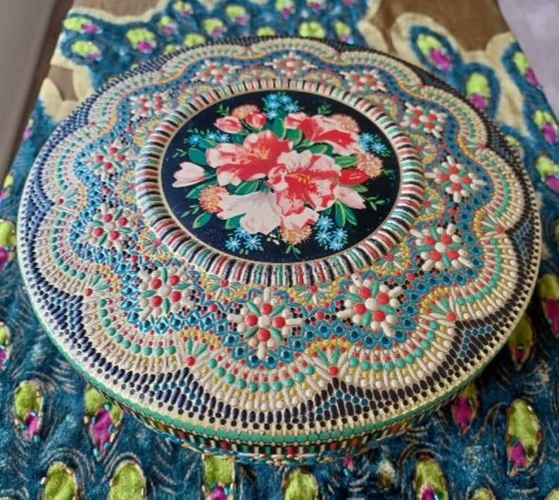 Vtg Mid-Century Gypsy Floral Biscuit Tin, Made in Holland image 2