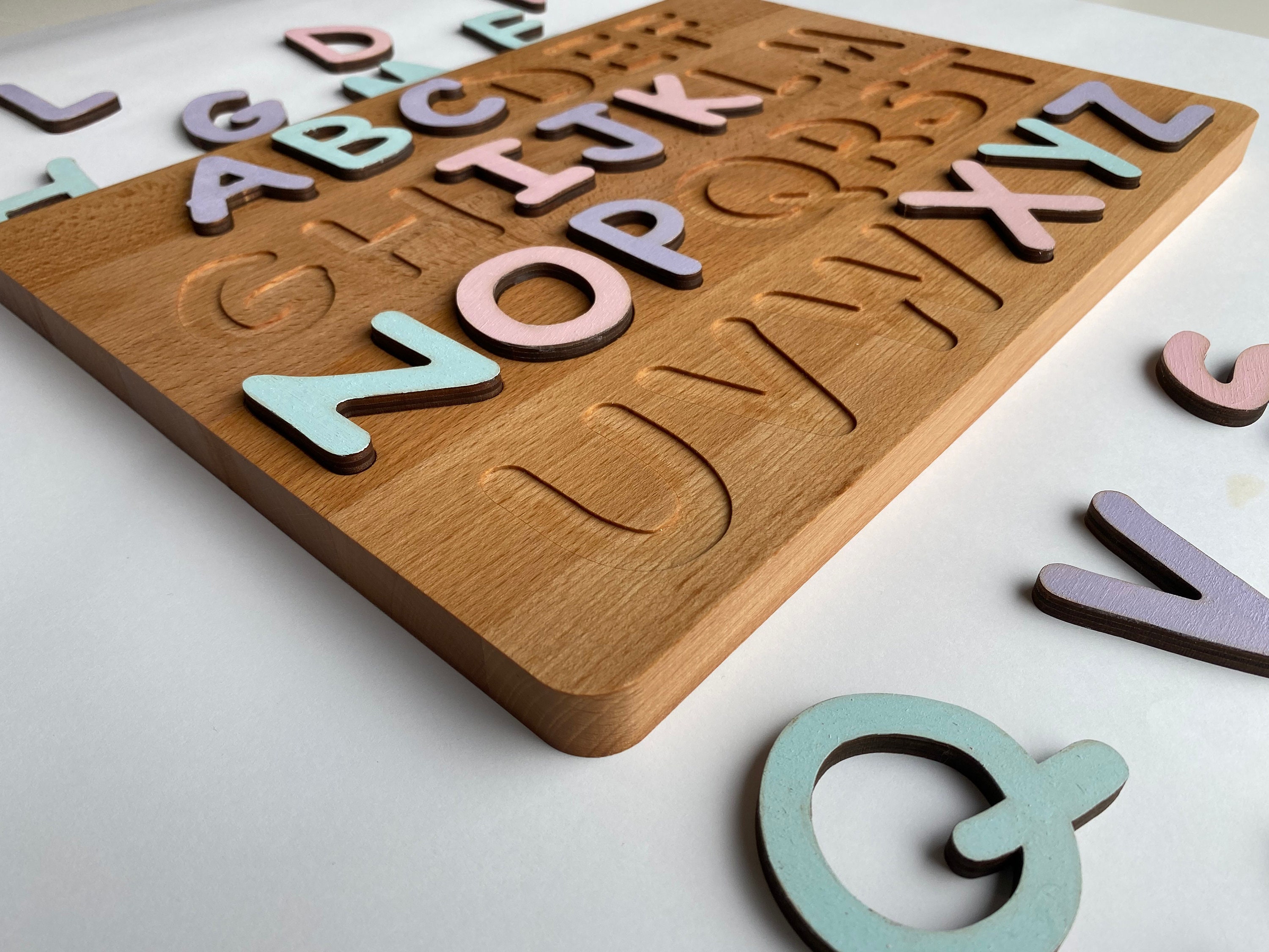 Kleines Bild Auf Holz Oder Porzellan Acht Buchstaben Holz Alphabet Puzzle Buchstaben ABC Puzzle Montessori 2 Jahre altes