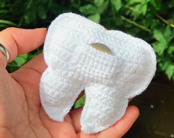 Tooth holder piece for tooth mouse - amigurumi crochet pattern