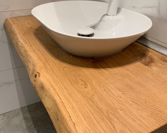 Massiv Holz Waschtisch aus Eiche Waschtischplatte mit Baumkante Holzplatte Waldkante Badschrank Organische Kante Handmade