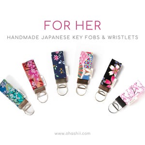 Mini llavero de tela con diseño floral para la muñeca / llavero de tela japonesa, regalo para mamá, regalo para el día de la madre, llavero, regalo de inauguración de la casa para ella