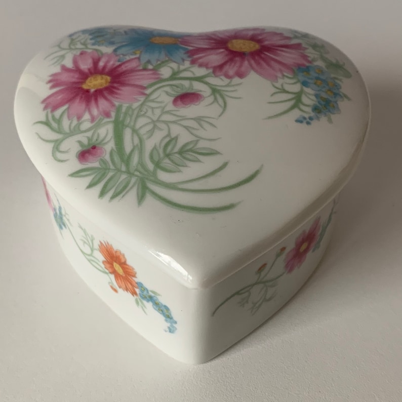Heart Trinket Box Floral Ceramic Box Made in Japan exclusively for Elizabeth Arden ELIZABETH ARDEN BOX Heart Shaped Arden Jewelry Box