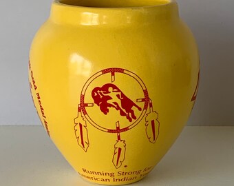 Vintage 40th Anniversary Billy Mills 10K Gold Medal Yellow Pottery Vase 