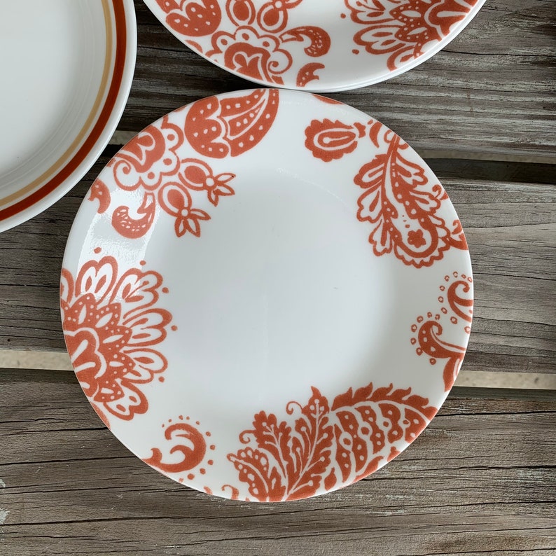 RED CORELLE SET for 2 Corelle Paisley N Chestnut Cinnamon Mix Etsy