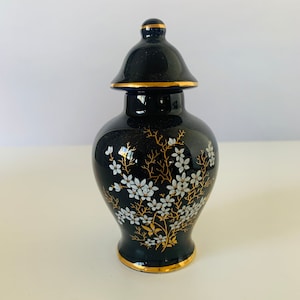 PORCELAIN GINGER JAR, 5&quot; Tall Decore A La Main Small Ginger Jar, Porcelain Ginger Jar with Lid, Asian Ginger Jar, Lidded Ginger Jar, Urn