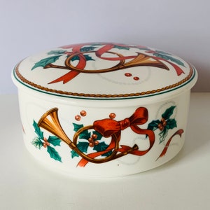 MIKASA TRINKET BOX, Mikasa Jubilation Round Covered Ceramic Christmas Box, Mikasa Ellegant Jubilation Dome Covered Jewelry Trinket Box, 5&quot; D