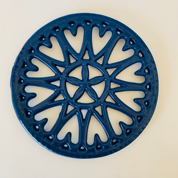 BLUE SUNBURST TRIVET, Minuteman Blue Enamel Finish Cast Iron Tabletop Trivet, 7" Blue Sunburst Trivet, Pots and Pans Protector, Plant Stand