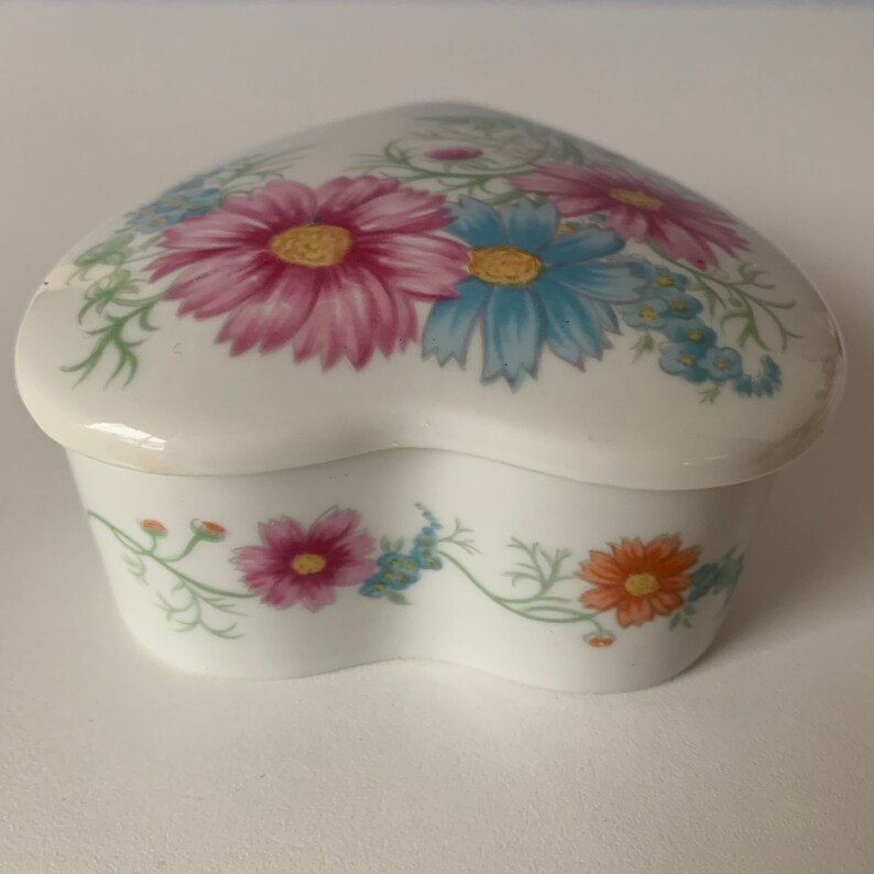 Heart Trinket Box Floral Ceramic Box Made in Japan exclusively for Elizabeth Arden ELIZABETH ARDEN BOX Heart Shaped Arden Jewelry Box