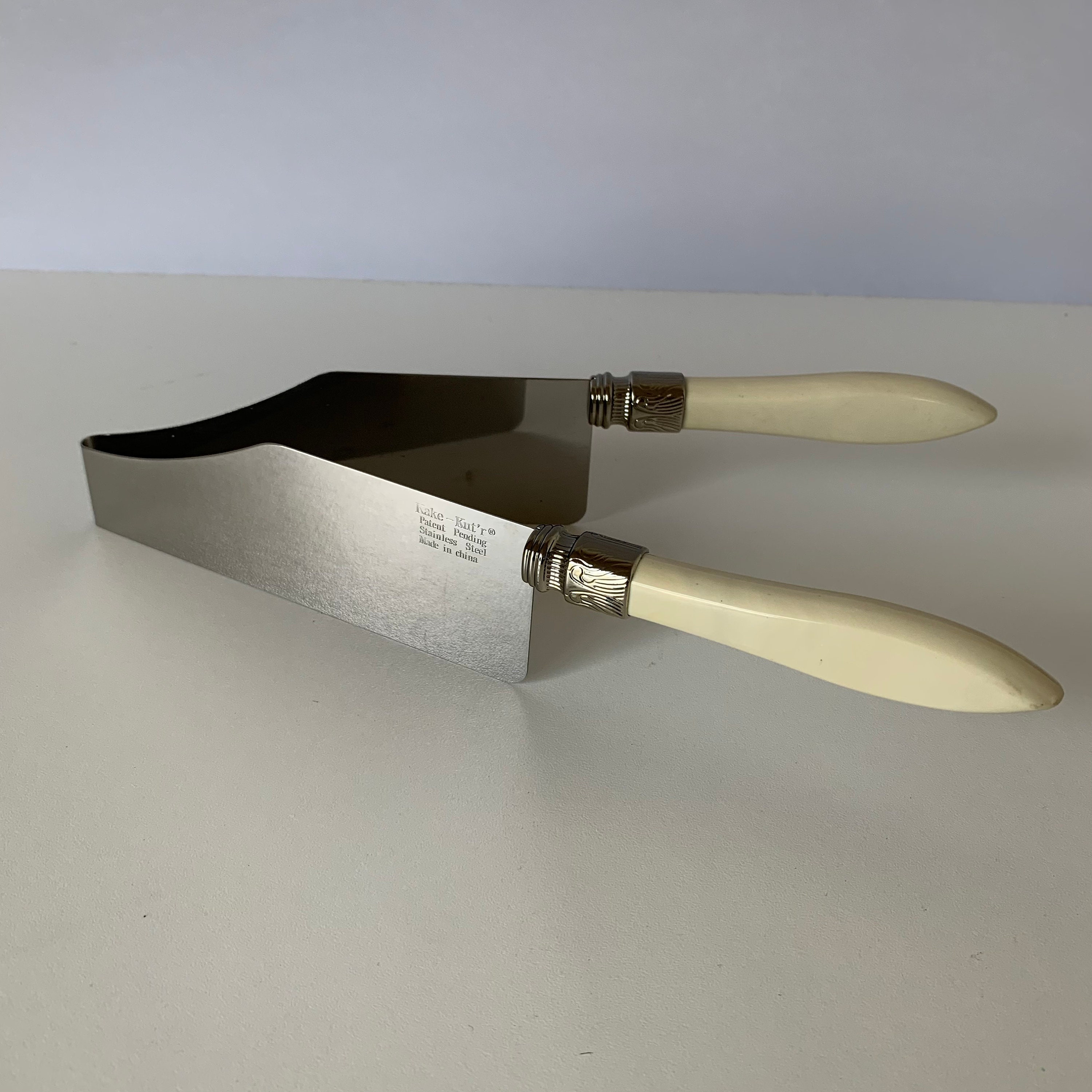 KAKE KUTR SERVER Wedge Shaped Pie and Cake Cutter Cake - Etsy