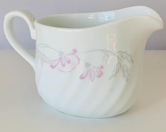 CORNING PINK TRIO Gravy Bowl Pitcher, CorningWare by Corelle Coordinates Pink Trio Pink Flowers Gravy Boat, Corelle Pink Trio Pattern