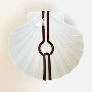 PORCELAIN SOAP DISH, White and Brown Shell Shaped Soap Dish, French Paris Judoka Collection, 1970s, Elegant Bathroom