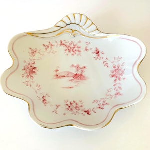 SHELL SHAPED DISH, Pink Art Gold Trim Clam Shell Shaped Ceramic Bowl, candy Dish, Jewelry Bowl, Beach Home, Shell Lover, Clamshell Shape