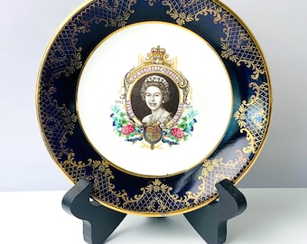 1977 WEATHERBY HANLEY Royal Falcon Ware Queen Elizabeth Silver Jubilee Plate, Plate and Stand
