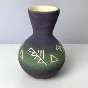 ETCHED POTTERY VASE, Signed Native American Indian Hand Etched Art Pottery Vase, Blue Green Purple, 4-1/4" Tall