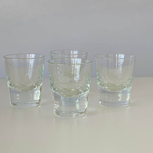 4 ETCHED SHOT Glasses, Vintage MCM Barware Shot Glass Set, Elegant Home Bar, V Shaped Taper Cordial Cocktail Glasses, Etched Floral Glasses