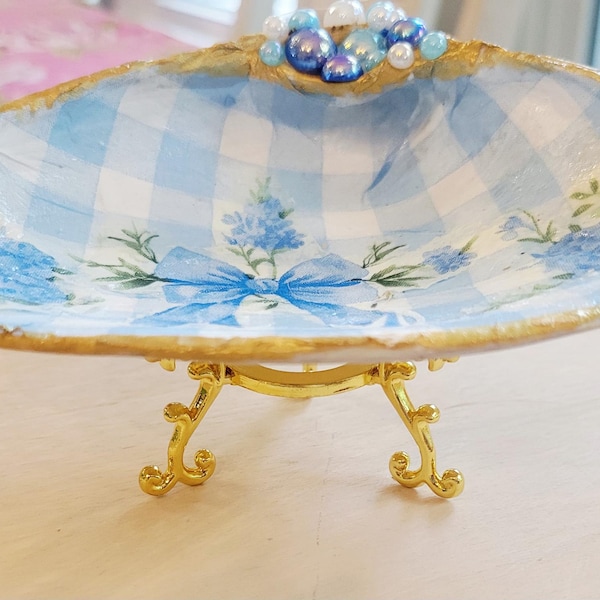 Decopauge Large Clam Shell with Bows  Flowers, Blue and White Checks and pearls. Included is a Gold Stand, Jewelry dish tray~trinket holder