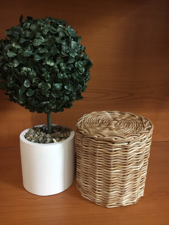 Vintage Hand Woven Round Flat Basket Green Brown and Tan Home Decor BOHO 11  1/4 Diameter