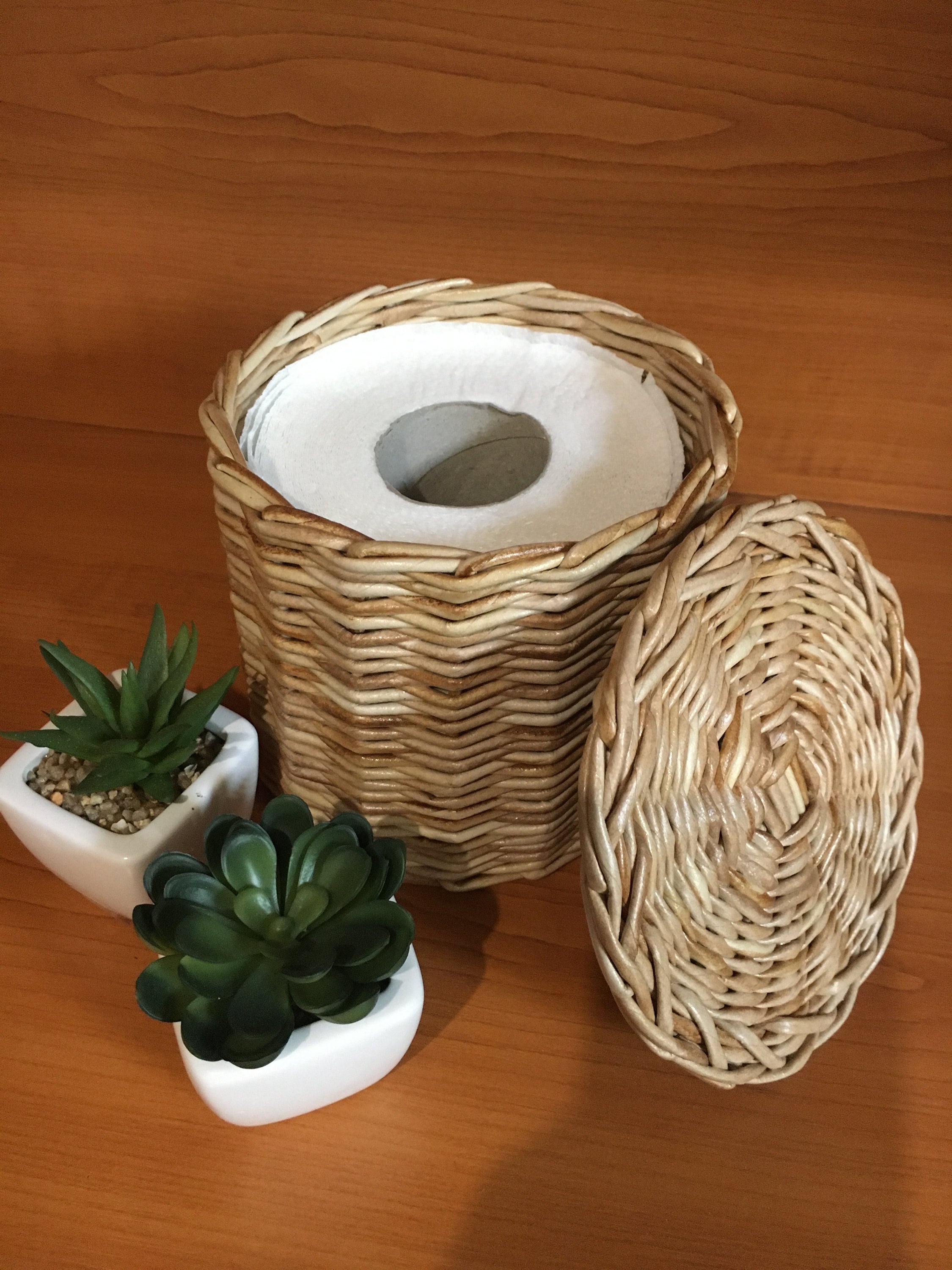 Elegante portarrollos de papel higiénico: cesta de mimbre con tapa para  almacenamiento de papel higiénico Hecho a mano en Ucrania -  México