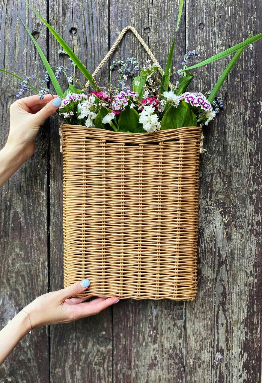 Hängekorb Aus Weidengeflecht – Wandkorb Mit Griff – 26x16x16 Cm – Für Blumen, Kleine Pflanzen & Deko – Rustikaler Stil Für Haus, Balkon & Garten – Synthetisches Rattan