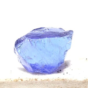 Zeldzaam donkerblauw ruw tanzaniet, ruw tanzaniet, ruw tanzaniet, ruw tanzaniet, ruw tanzaniet, kleurrijk ruw tanzaniet, blauw tanzaniet, tanzanietkristal