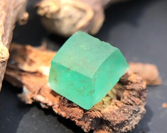 Natural Green Emerald Rough, Uncut Crystal, 1.05 Carats