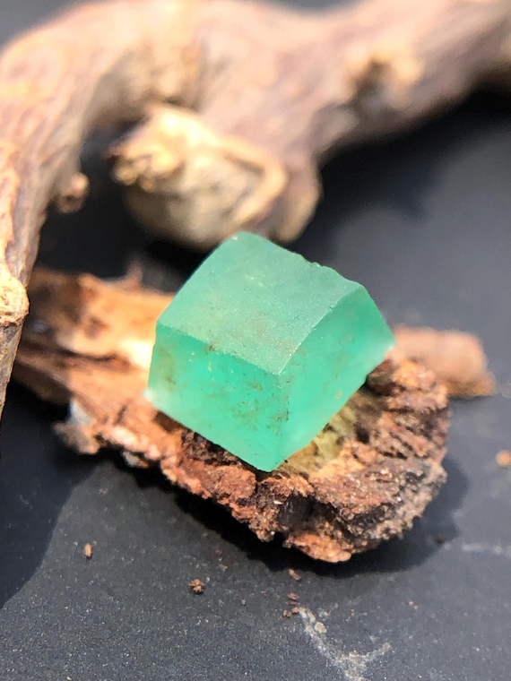 Natural Green Emerald Rough, Uncut Crystal, 1.05 Carats