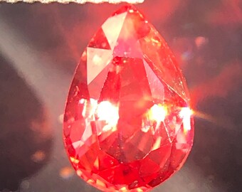 天然レッドオレンジスピネル - 希少な炎のような宝石 0.65カラット