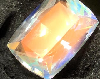 Piedra lunar arcoíris de fuego de Madagascar de 1,05 quilates. Cristal de talla cojín para joyería de lujo.